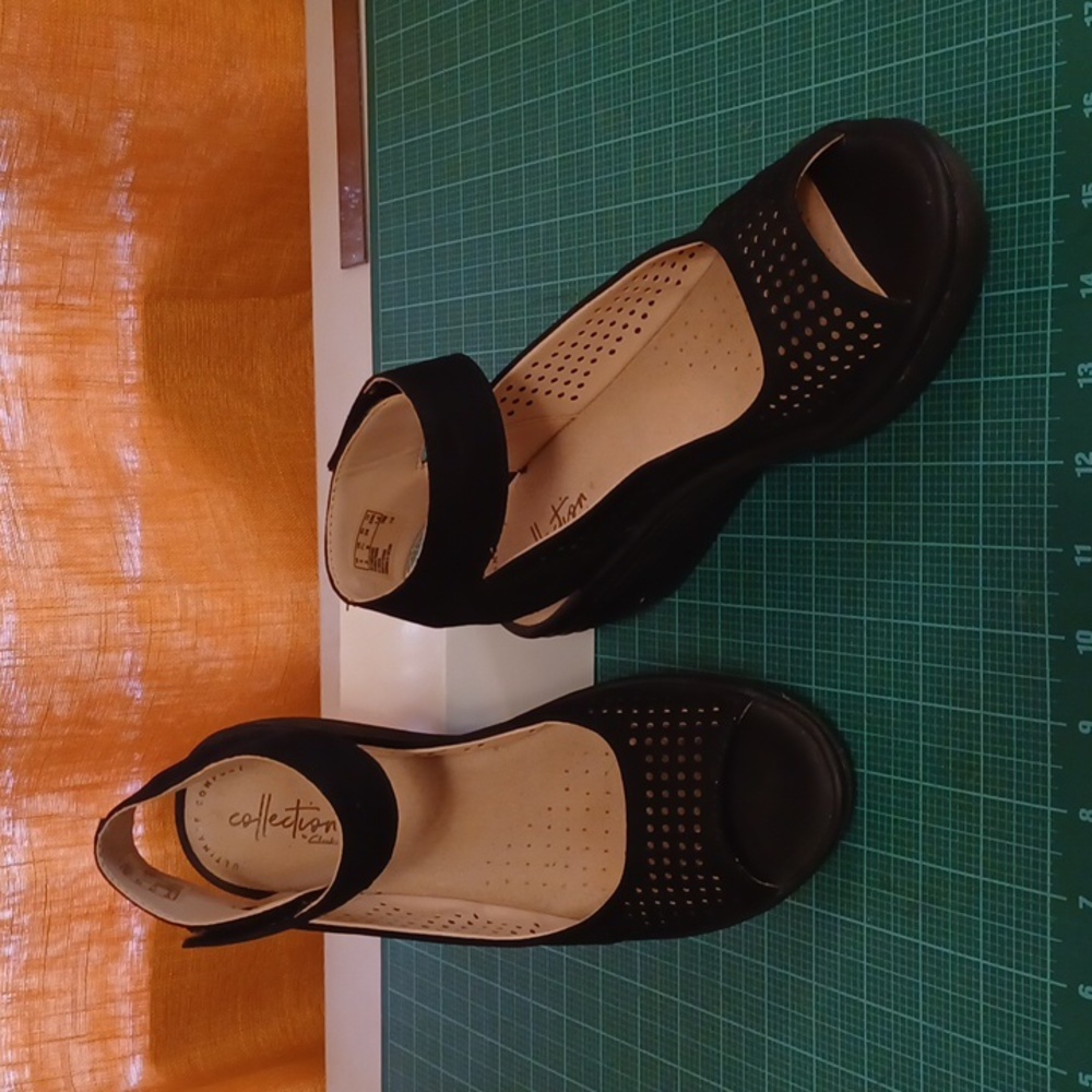 CLARKS Women's size 7 1/2 black perforated suede Peep Toe wedges
